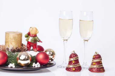 Yeni yıl ve Noel dekorasyon masada