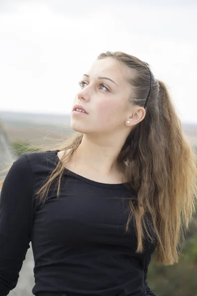 Hermosa Joven Naturaleza Enfoque Selectivo Pequeña Profundidad Campo Destello Lente —  Fotos de Stock