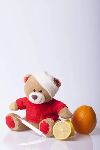 Bear Toy Está Enfermo Enfoque Selectivo Pequeña Profundidad Campo — Foto de Stock