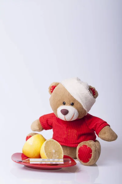 Bear Toy Está Enfermo Enfoque Selectivo Pequeña Profundidad Campo —  Fotos de Stock