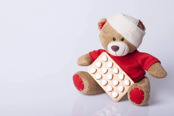 Bear Toy Está Enfermo Enfoque Selectivo Pequeña Profundidad Campo — Foto de Stock
