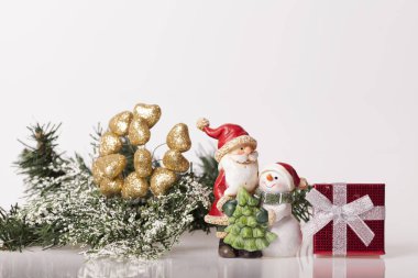 Yeni yıl ve Noel dekorasyon masada