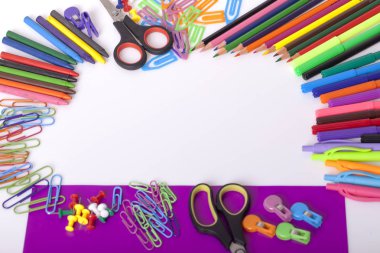 Çocuk okul ve ofis malzemeleri tablo, seçici odak ve küçük alan derinliği