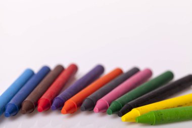 Çocuk okul ve ofis malzemeleri tablo, seçici odak ve küçük alan derinliği