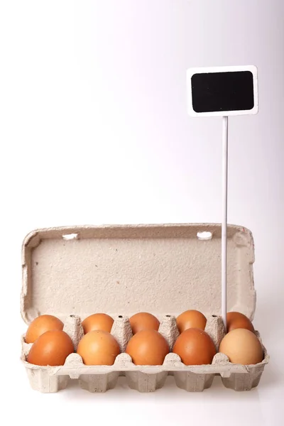 桌上新鲜鸡蛋的包装 — 图库照片