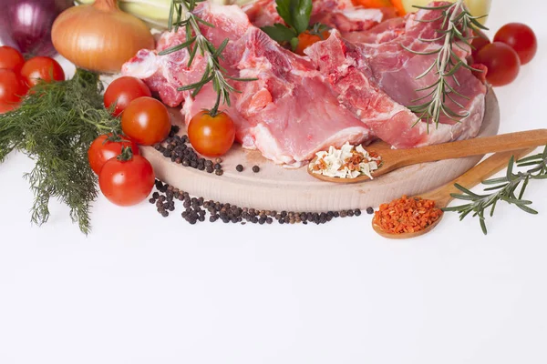 Carne Porco Fresca Com Legumes Tábua Madeira — Fotografia de Stock