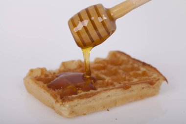 Hafif bir arka plan üzerinde bal ile tepesinde tanımlama bilgisi