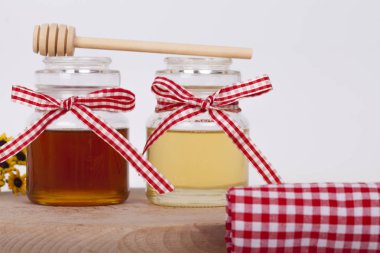 Kavanoz bal ayı açık renkli, seçici odak ve küçük alan derinliği ile tatlım