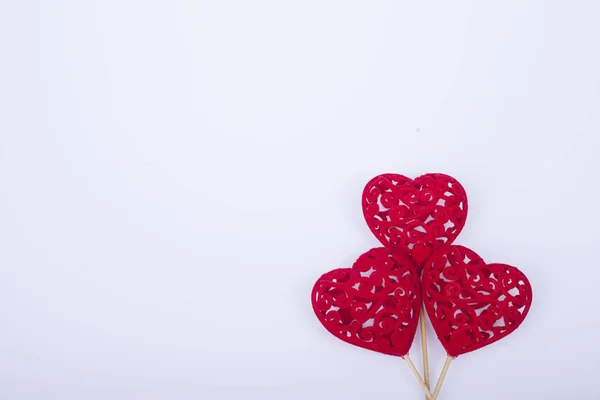 Три Красивых Красных Сердца Белом Фоне — стоковое фото