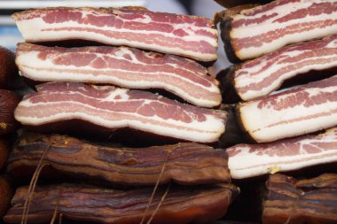 Ev pastırma füme bir semt pazarı