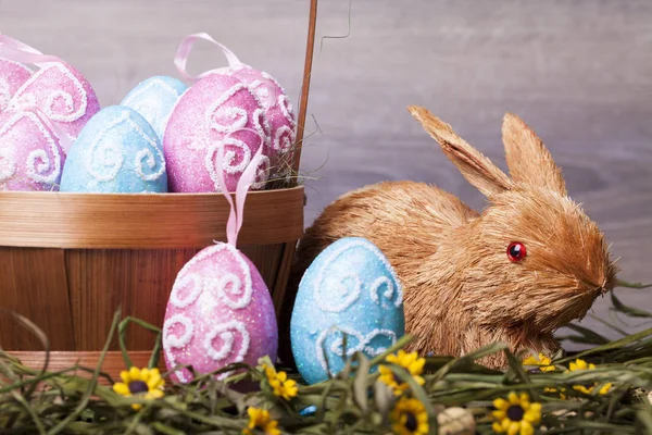 Wielkanocne Dekoracje Jajka Podłoże Drewniane — Zdjęcie stockowe