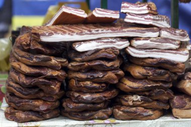 Ev bir semt pazarı, seçici odak ve küçük alan derinliği tablo Füme pastırma made