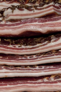 Ev geleneksel sigara içen, seçici odak ve küçük alan derinliği Füme pastırma made