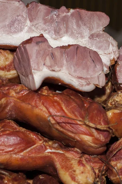 Füme kurutulmuş et, seçici odak ve küçük alan derinliği çok lezzetli ev