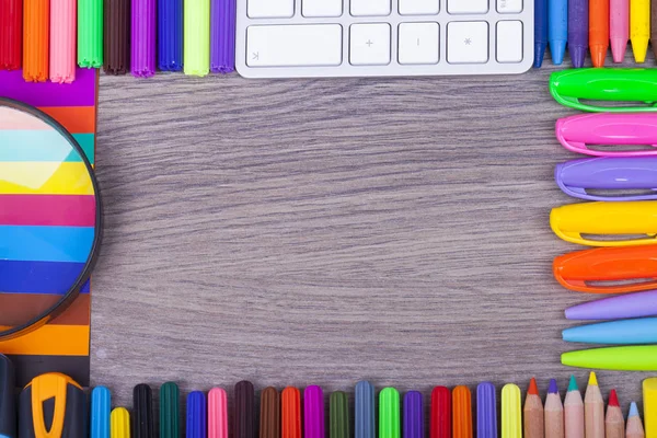 Papelería Coloridas Herramientas Escritura Accesorios Bolígrafos Lápices Papel Color Concepto —  Fotos de Stock