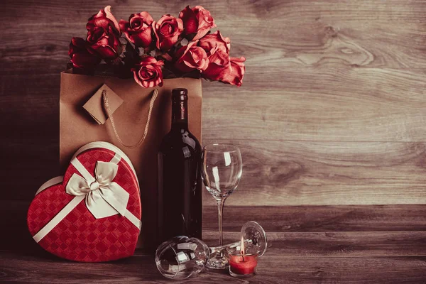 Red Wine Bottle Two Glasses Wine Roses Paper Bag Gift — Stock Photo, Image