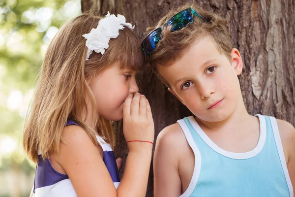 Primo Amore Piccolo Ragazzo Dolce Felice Ragazza Che Gioca Nel — Foto Stock