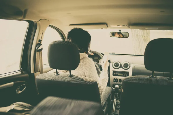 Una Joven Conduciendo Coche Sorprendió Por Tener Accidente Tráfico Mujer — Foto de Stock