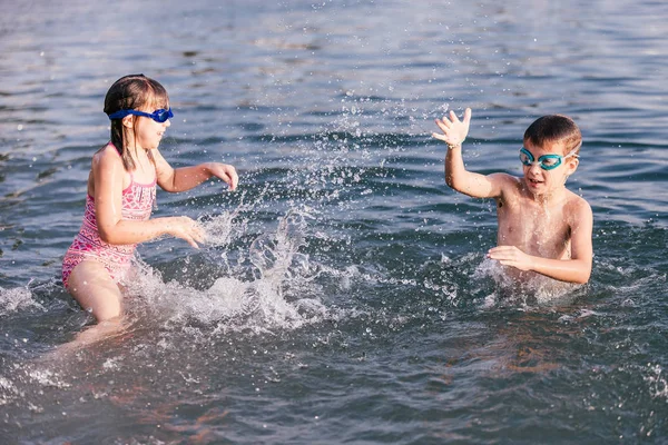 Glada Barn Som Leker Havet Barn Som Har Kul Utomhus — Stockfoto