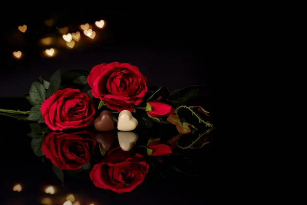 Carte Voeux Saint Valentin Avec Roses Rouges Chocolat Forme Coeur — Photo