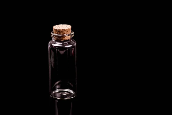 Siyah arka plan üzerine izole boş tıp şişe — Stok fotoğraf