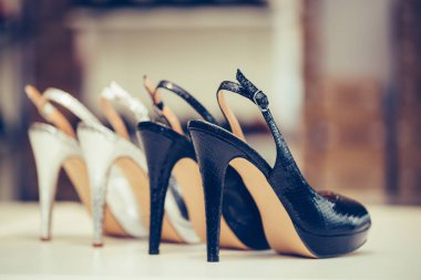 zarif pahalı yüksek topuk ayakkabı kadınlar