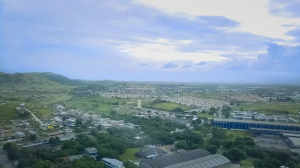 Imagem Aérea Bonita Montanha Campo Com Cidade Fundo — Fotografia de Stock