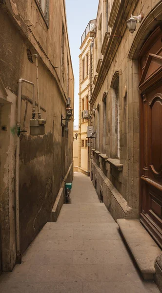 阿塞拜疆巴库伊切里 谢尔历史中心古老狭窄的街道 — 图库照片