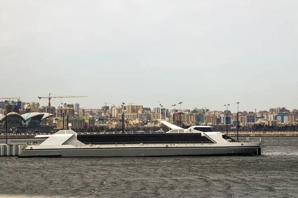 Barco Excursión Amarrado Muelle Para Temporada Invierno Bahía Bakú Del — Foto de Stock