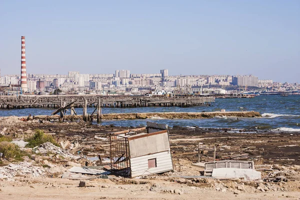 Umweltverschmutzung Der Küste Und Der Küstengewässer Der Baku Bucht Des lizenzfreie Stockfotos