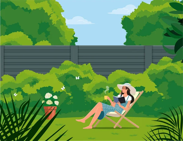 Meisje met een kopje leest een boek terwijl zittend op een ligstoel in de tuin. — Stockvector