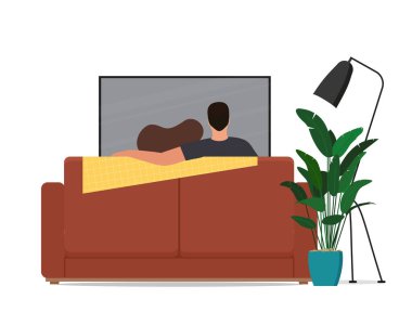 Mutlu çift evde televizyon izliyor.