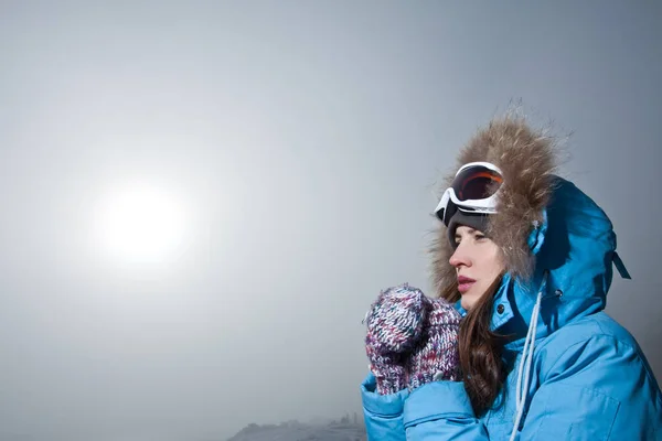 Kvinna Traveler Vandring Vandring Vintern Kall Äventyrare Turist Vinter Expedition — Stockfoto