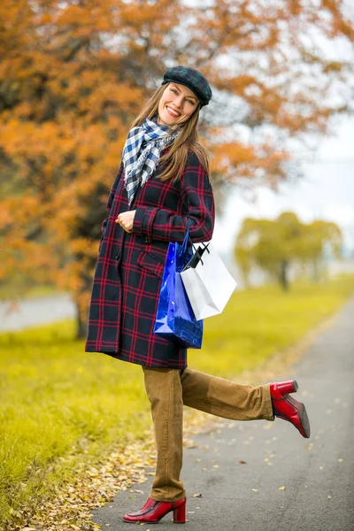 Moda Bela Mulher Compras Estilo Outono — Fotografia de Stock