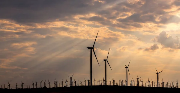 Vindkraftverk Bakgrunden Vacker Himmel — Stockfoto