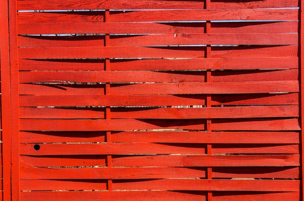Lyst Rødt Farget Tregjerde – stockfoto