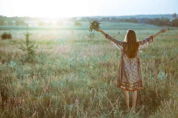 Beautiful Carefree Woman Fields — Stock Photo, Image