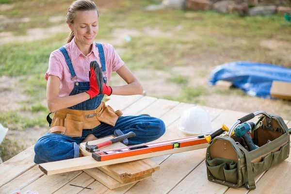 Yoga Arbeitsplatz Konzept Schöne Tischlerin Ruht Sich Aus — Stockfoto