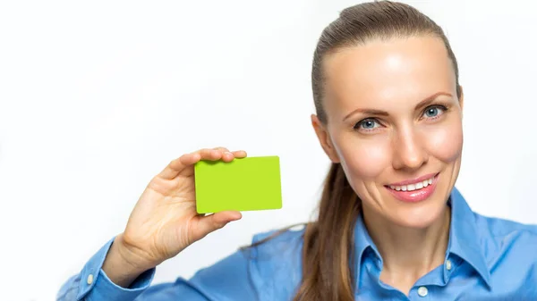 Joven Hermosa Mujer Ropa Formal Sosteniendo Una Tarjeta Blanco Aislado — Foto de Stock