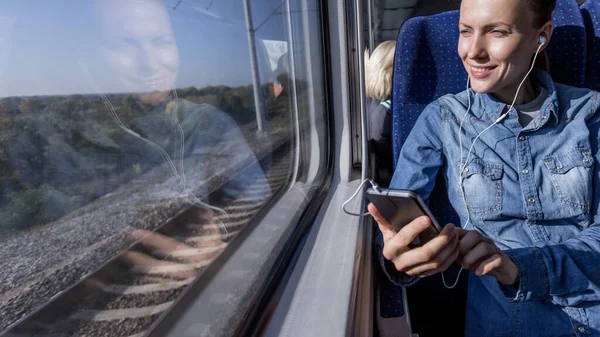 Beautiful Girl Traveling Train Using Phone Loking Out Window — Stock Photo, Image