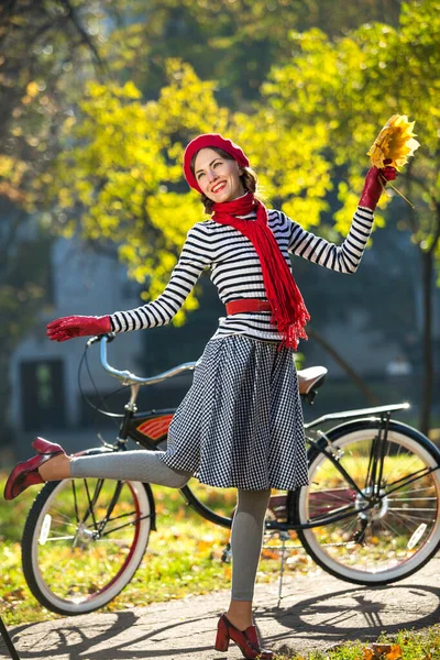 Women Bike Retro Skirt Street Girl Bike Enjoy Sunny Autumn — Stock Photo, Image