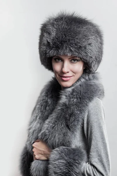 Winter Fashion Style Beautiful Woman Fur Jewelry Portrait Young Sexy — Stock Photo, Image