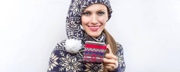 Cheerful Young Woman Christmas Outfit Knitted Hat Sweater Holding Hot — Stock Photo, Image