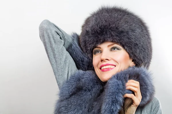 Zimní Módní Styl Krásná Žena Kožichu Špercích Portrét Mladého Sexy — Stock fotografie