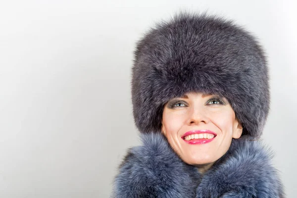 Winter Mode Stijl Mooie Vrouw Bont Sieraden Portret Van Jong — Stockfoto