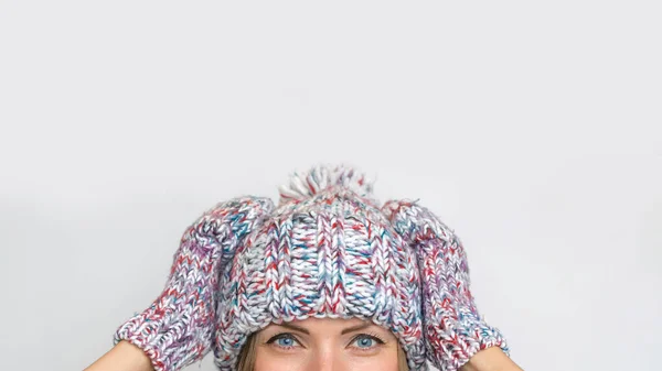 Portrait Beautiful Blond Woman Knitted Hat — Stock Photo, Image