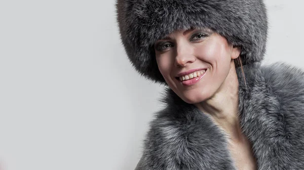 Winter Fashion Style Beautiful Woman Fur Jewelry Portrait Young Sexy — Stock Photo, Image