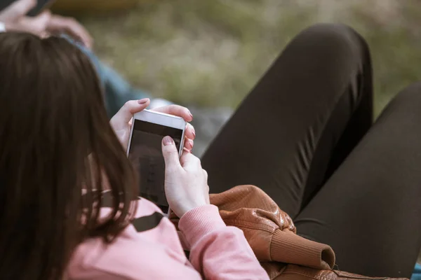 Problema Dependência Telefone Nova Geração Série Fotos Pessoas Com Telefone Imagens De Bancos De Imagens