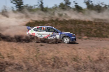 Mariupol, Ukrayna - 22 Ağustos 2020: toz kulüplerinde yarış arabası, ralli