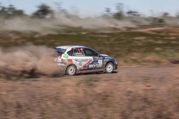 Mariupol, Ukrayna - 22 Ağustos 2020: toz kulüplerinde yarış arabası, ralli